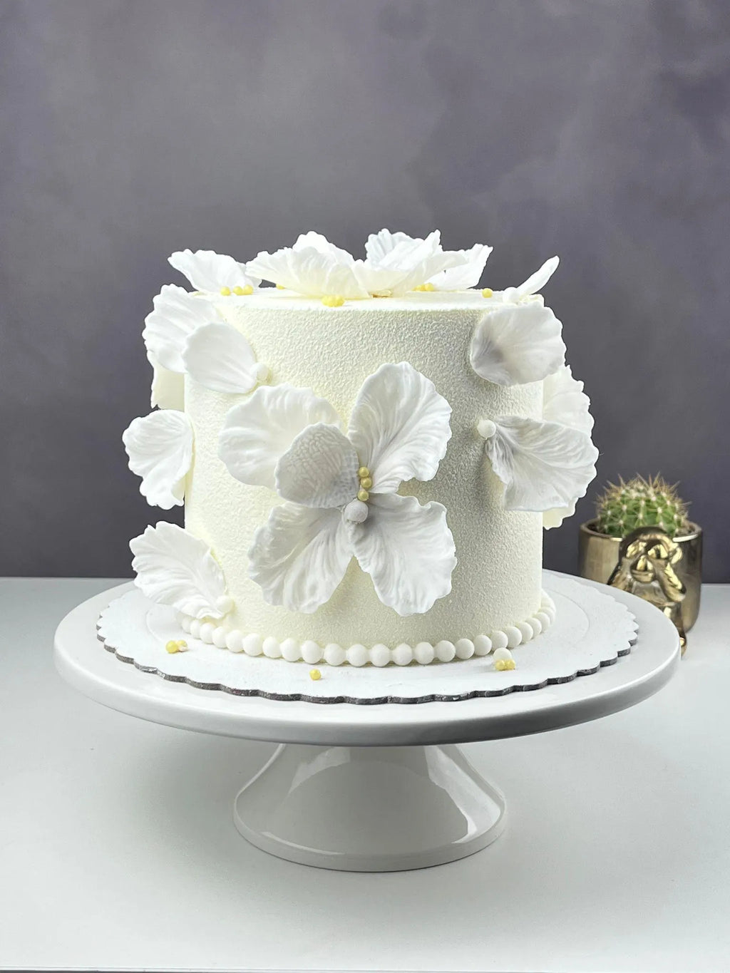 Handmade edible fondant leaves for elegant wedding cake decoration, image 1.