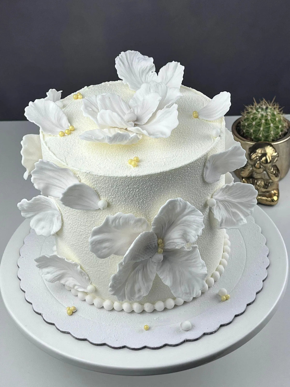 Handmade edible fondant leaves for elegant wedding cake decoration, image 2.