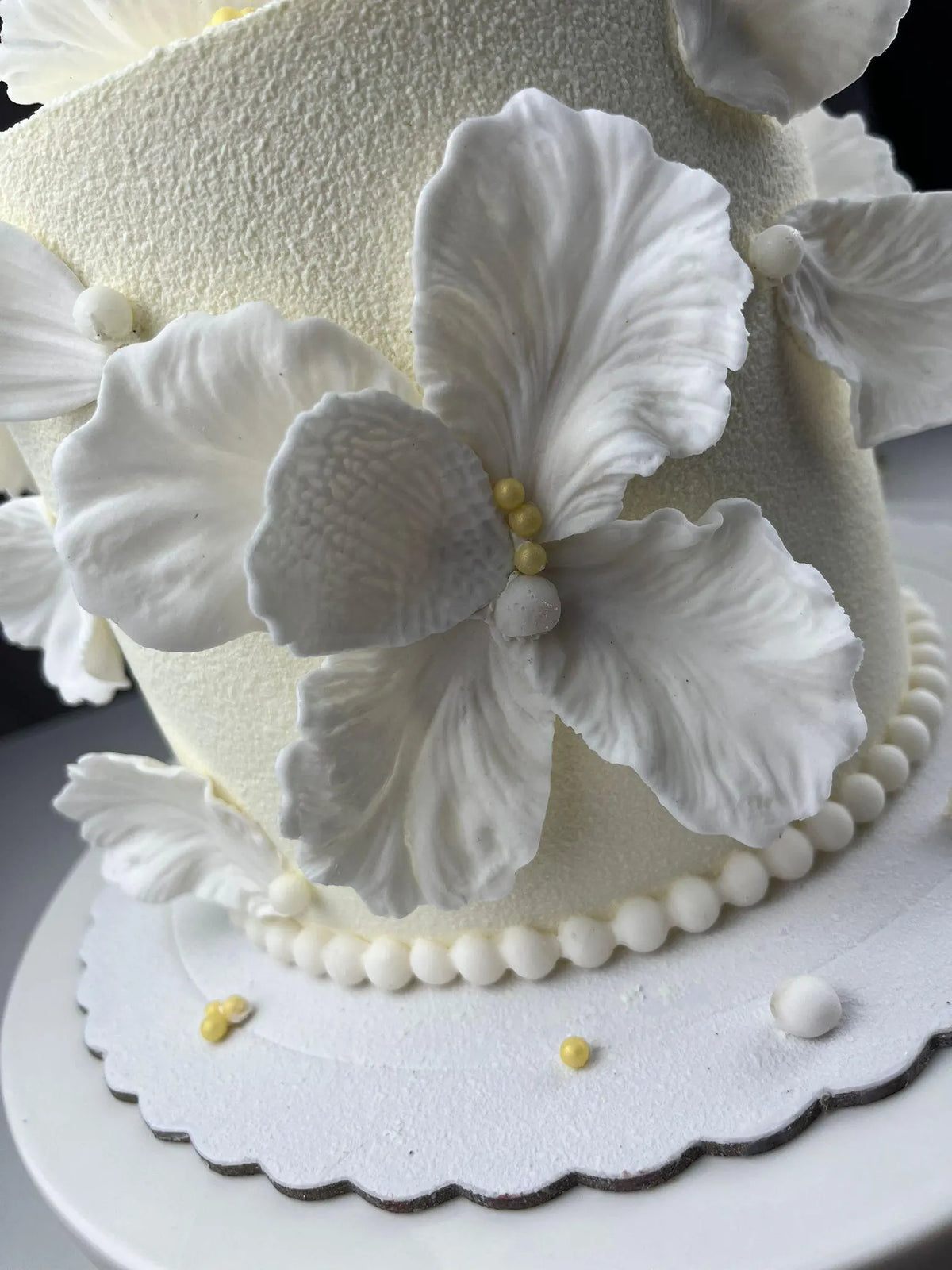Handmade edible fondant leaves for elegant wedding cake decoration, image 3.