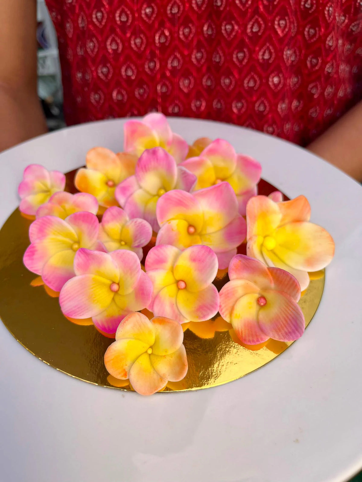 Handmade edible plumeria sugar flowers for tropical cake decoration, image 7.