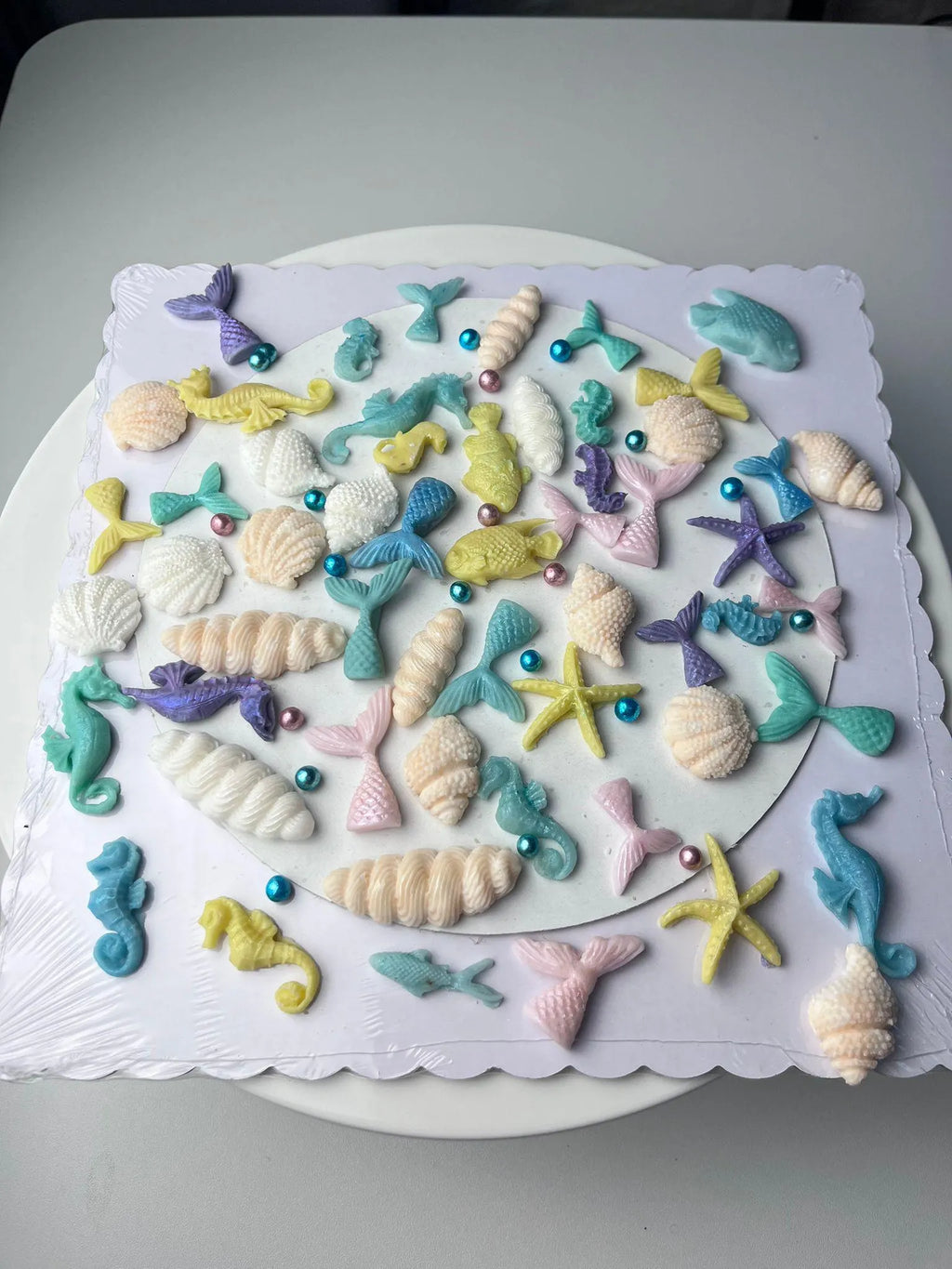Handmade edible fondant under-the-sea cake topper set, image 6.