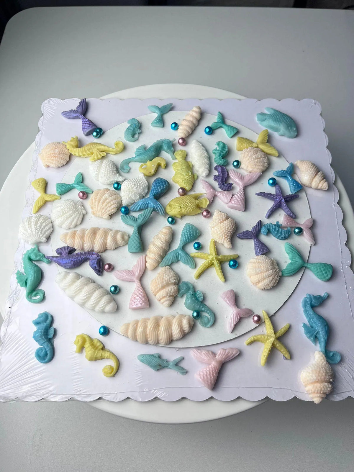 Handmade edible fondant under-the-sea cake topper set, image 6.