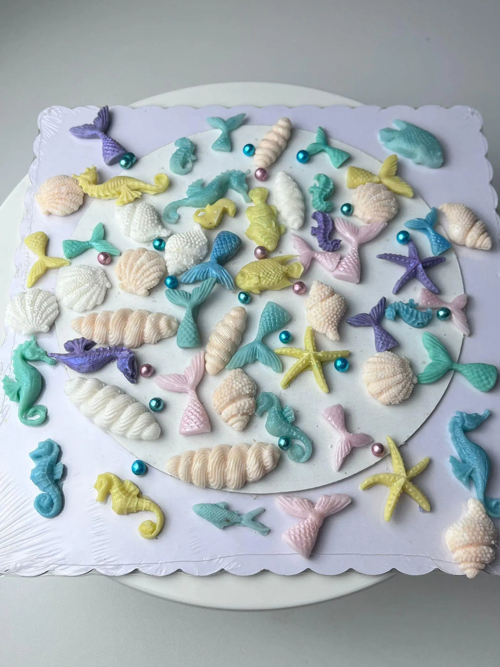 Handmade edible fondant under-the-sea cake topper set, image 7.