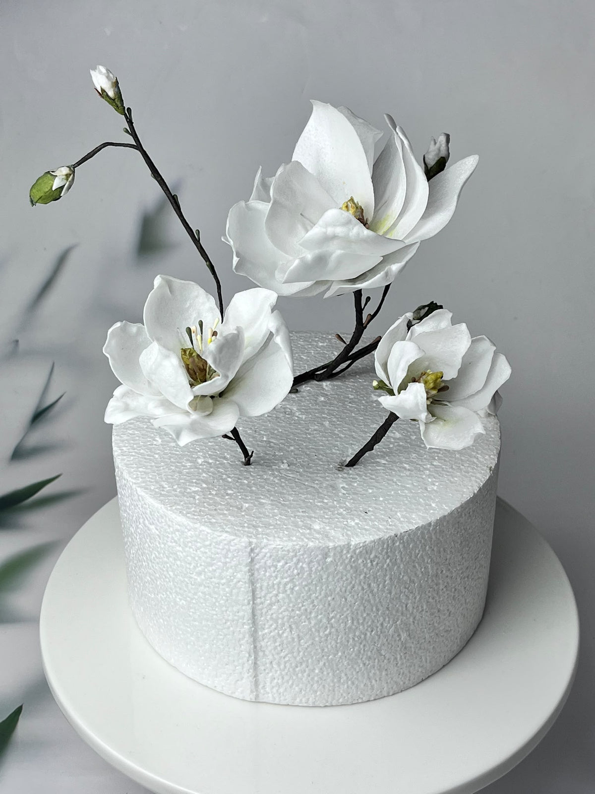Handmade edible wafer paper magnolia flowers for cake decoration, image 10.